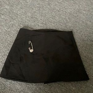 Black skort